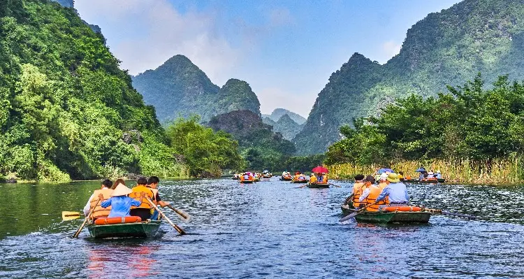 a rowing boat ride in Trang An