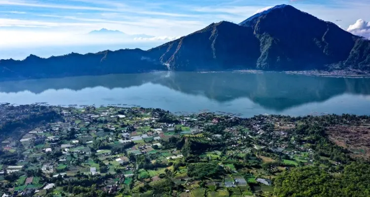 overlook the Mount Batur