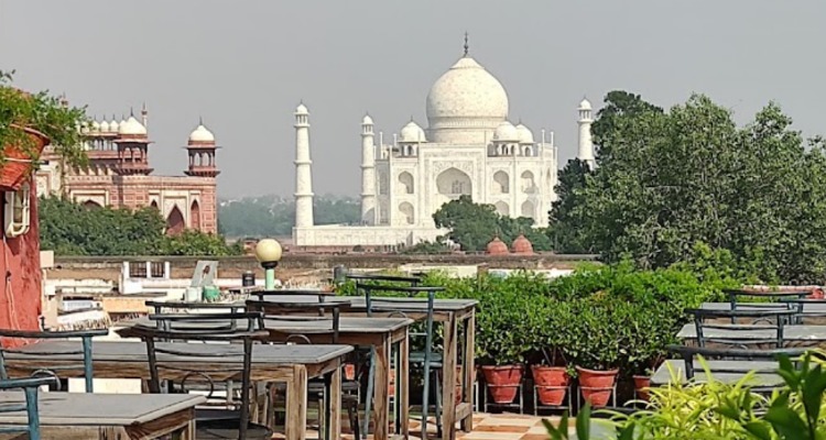 balcony with the view of Taj Mahal