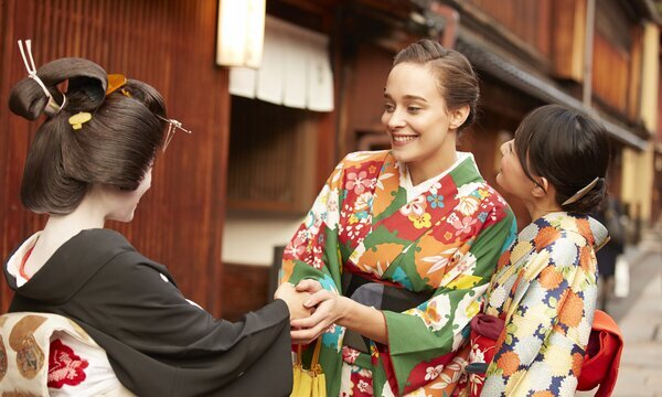 Kimono Traveler Geisha