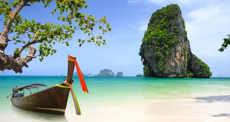 Relax in the wonderful beach of phuket