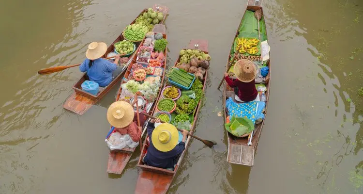 Damnoen Saduak Floating Market
