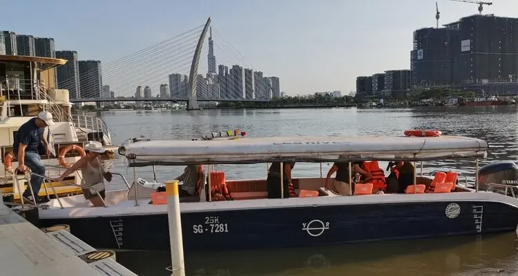 speeding to the Cu Chi Tunnels via boat