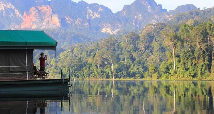 Schwimmendes Zeltcamp von Elephant Hills im Khao Sok