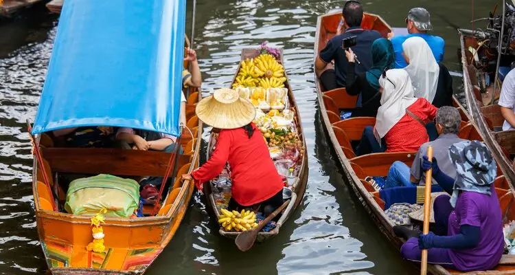 Damnoen Saduak Floating Market