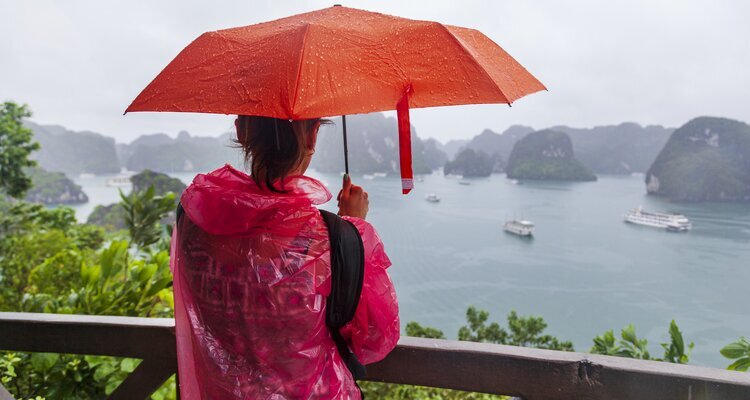 Halong-Bucht an Regentagen